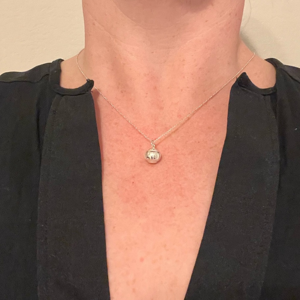 🌸🌸 Authentic Tiffany & Co. Atlas Ball Pendant - Picture 7 of 7